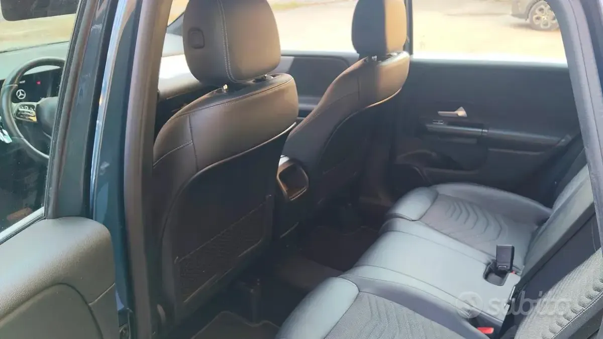 Usata Mercedes B180 116 CV (85 kW) 2022 Bluazzurro Utilitaria