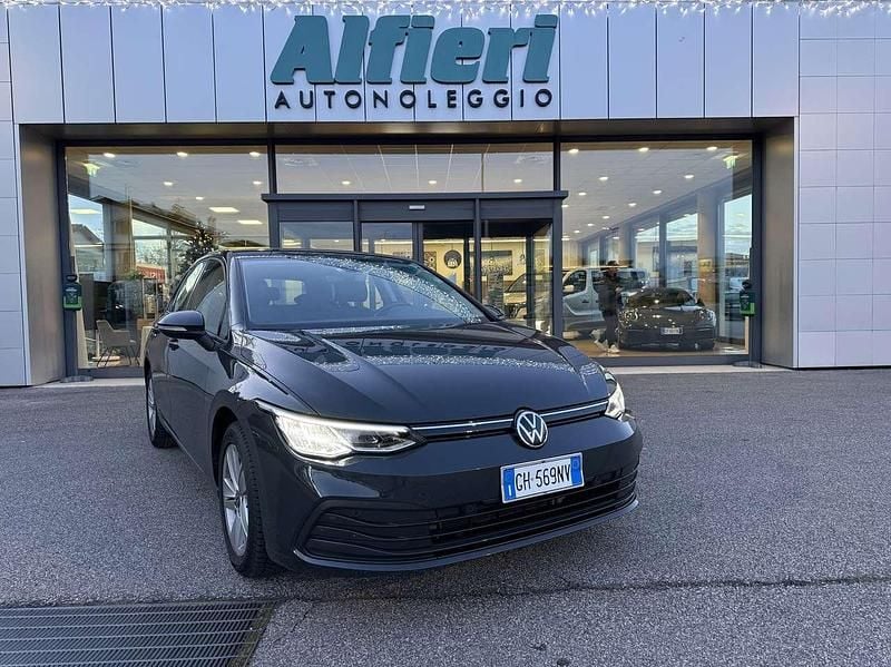 Usata VW Golf VIII Life 116 CV (85 kW) 2022 Urano grey Berlina