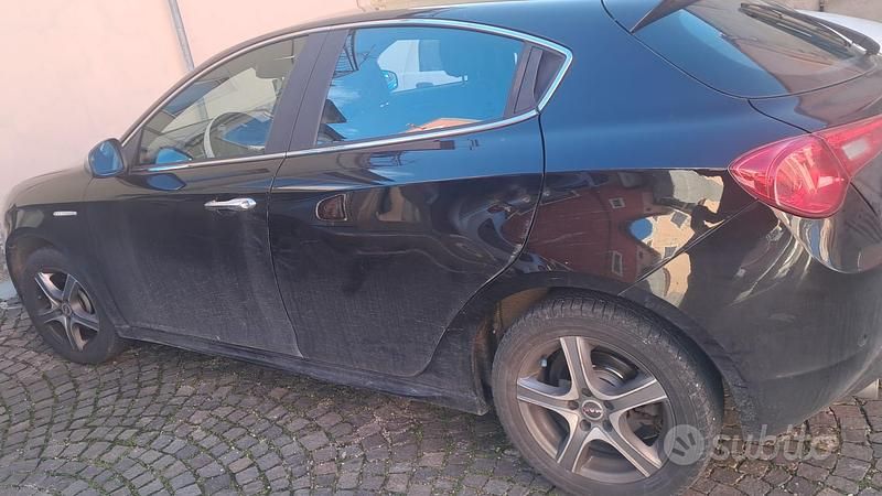 Usata Alfa Romeo Giulietta 140 CV (102 kW) 2011 Nero Utilitaria