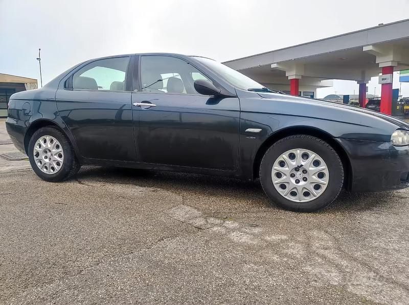 Begagnad Alfa Romeo 156 Distinctive 116 HK (85 kW) 2004 Blå Sedan