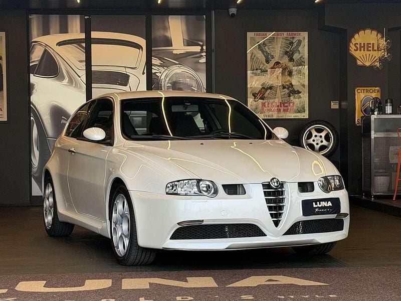 Usata Alfa Romeo 147 GTA 252 CV (185 kW) 2004 Bianco nuvola Utilitaria