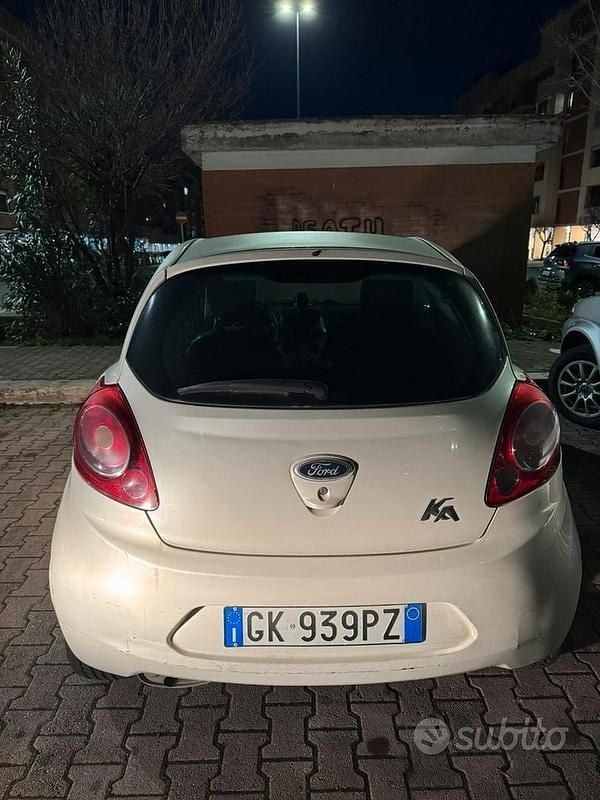 Usata Ford Ka 69 CV (50 kW) 2010 Bianco Berlina