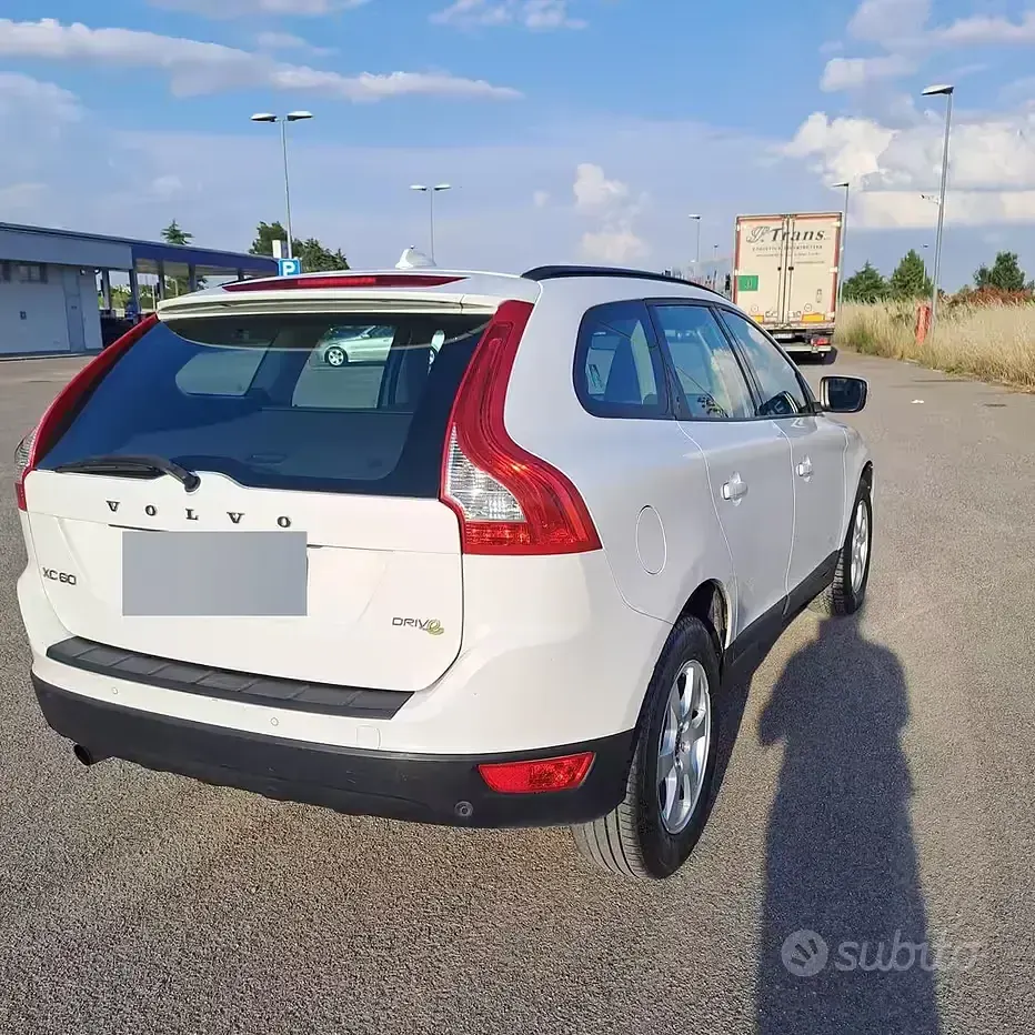 Usata Volvo XC60 Kinetic 163 CV (119 kW) 2012 Bianco SUV