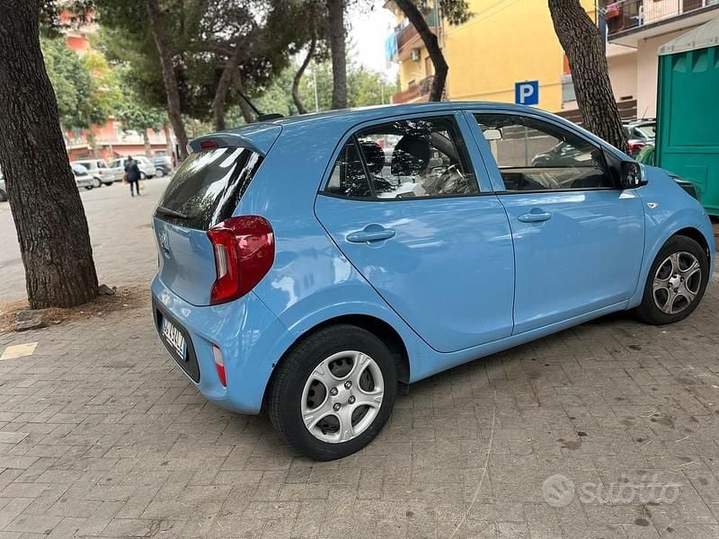Usata Kia Picanto 2022 Blu Utilitaria