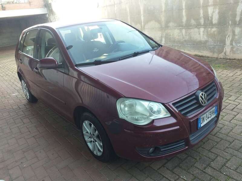 Rosso Usata 2007 VW Polo Comfortline Tre volumi | 1600 € (Ottimo prezzo) - Immagine 1/4