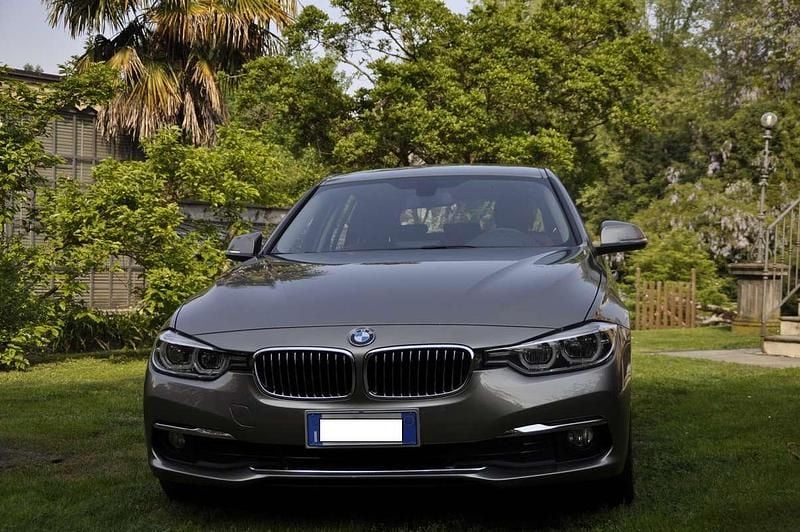 Usata BMW 318 Luxury Line 150 CV (110 kW) 2015 Grigio Station wagon