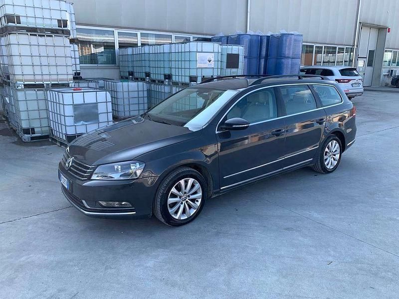 Usata VW Passat 150 CV (110 kW) 2012 Blu/azzurro Station wagon