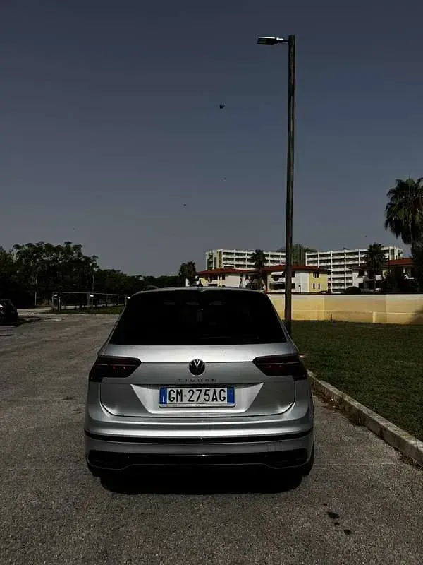 Usata VW Tiguan R-line 150 CV (110 kW) 2022 Grigio SUV