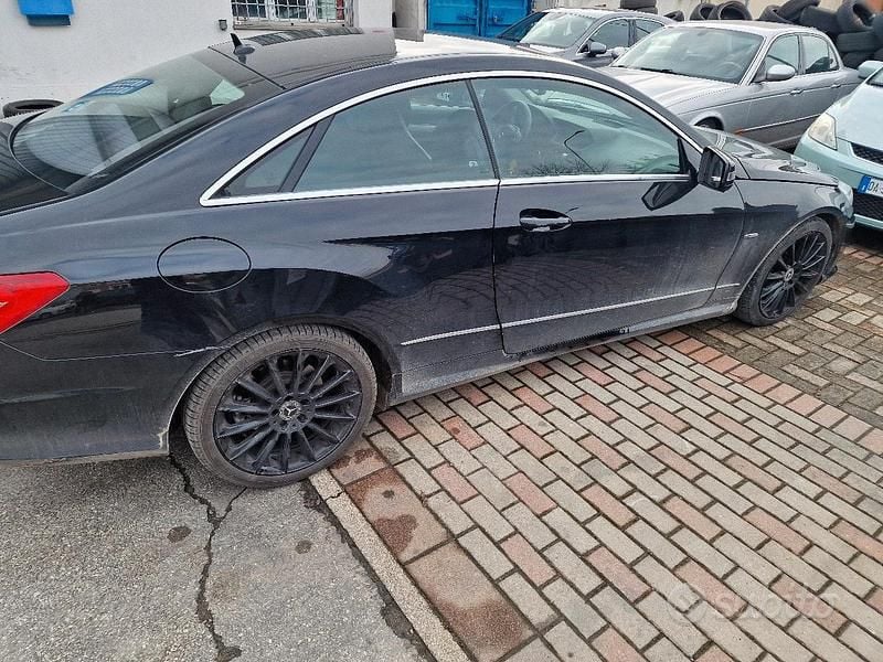 Usata Mercedes E220 170 CV (125 kW) 2012 Nero Coupé