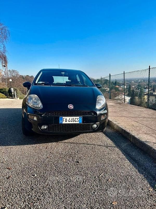 Usata Fiat Punto 69 CV (50 kW) 2015 Nero Utilitaria