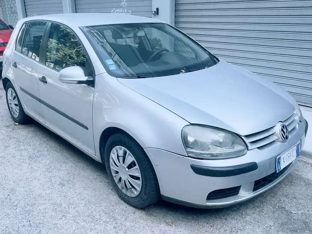 Usata VW Golf IV Trendline 105 CV (77 kW) 2004 Argento Berlina