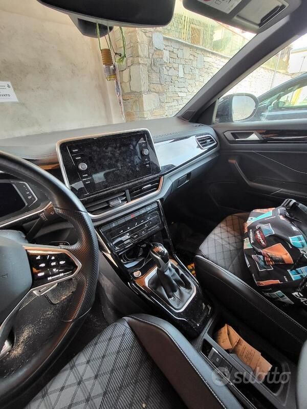 Usata VW T-Roc 150 CV (110 kW) 2022 Nero SUV