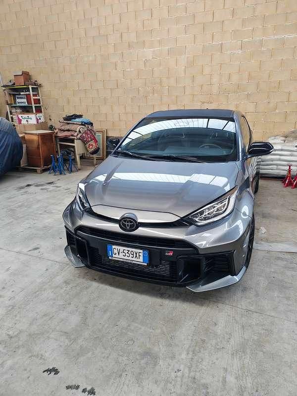 Usata Toyota Yaris 280 CV (205 kW) 2024 Utilitaria