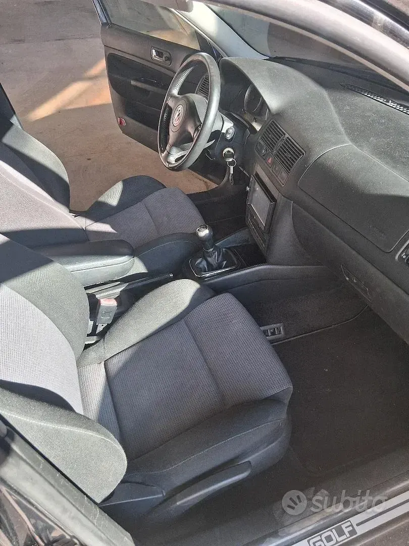 Usata VW Golf IV 75 CV (55 kW) 2002 Nero Berlina