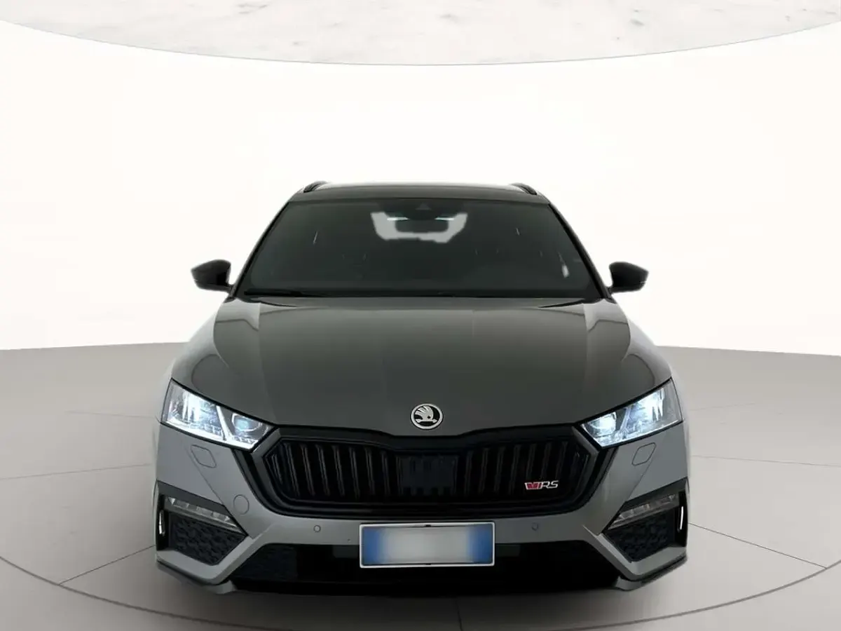Usata Skoda Octavia RS 245 CV (180 kW) 2023 Grigio graphite metallizzato Station wagon