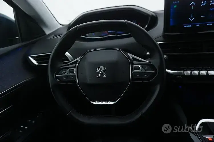 Usata Peugeot 5008 Allure 131 CV (96 kW) 2021 Blu SUV