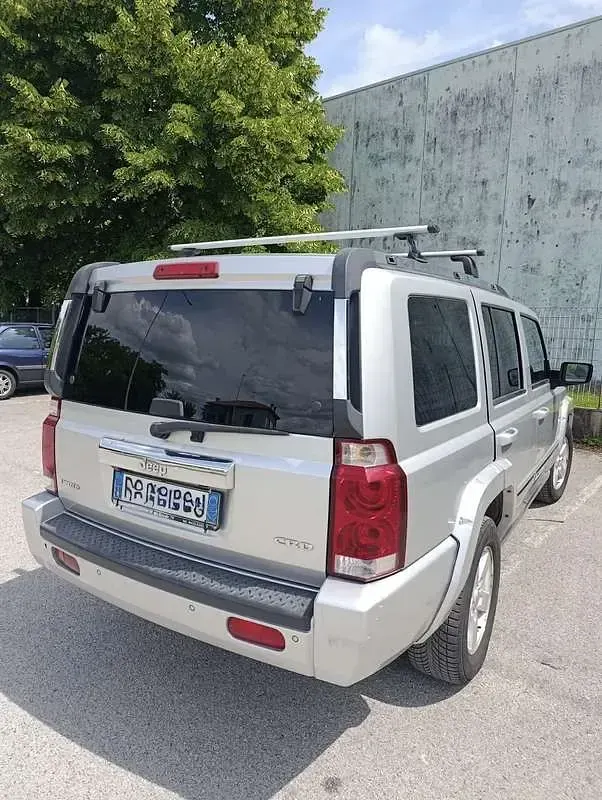 Usata Jeep Commander Limited 218 CV (160 kW) 2007 Grigio SUV