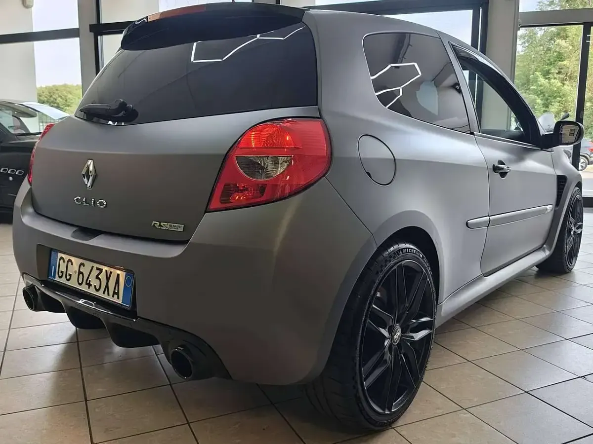 Usata Renault Clio IV 200 CV (147 kW) 2012 Grigio montagna opaco Berlina