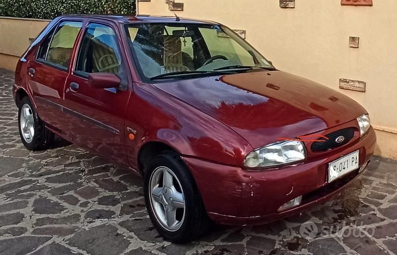 Usata Ford Fiesta 1998 Rosso Utilitaria