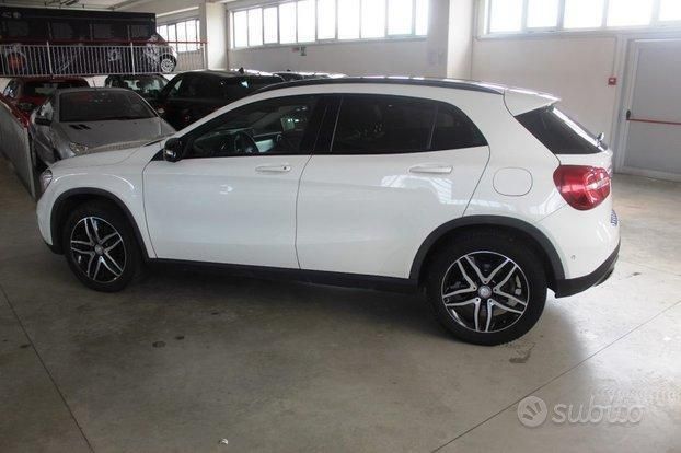 Usata Mercedes GLA200 Executive 136 CV (100 kW) 2017 Bianco SUV