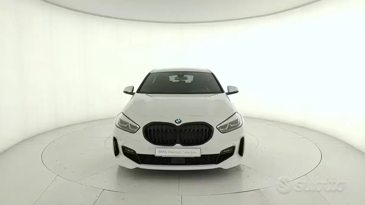 Usado BMW 118 M Sport 150 HP (110 kW) 2024 Branco Citadino