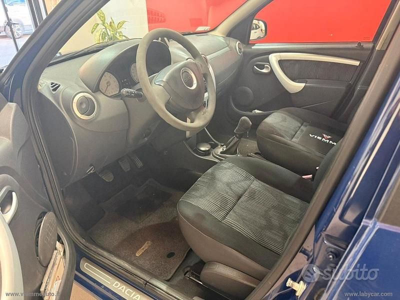 Usata Dacia Sandero Lauréate 76 CV (55 kW) 2009 Blu Berlina
