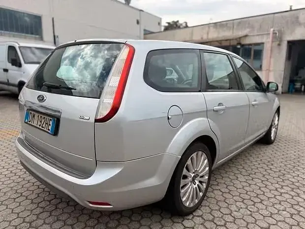 Usata Ford Focus 109 CV (80 kW) 2008 Argento Station wagon