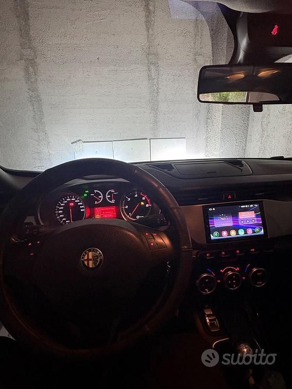 Usata Alfa Romeo Giulietta 105 CV (77 kW) 2011 Bianco Berlina