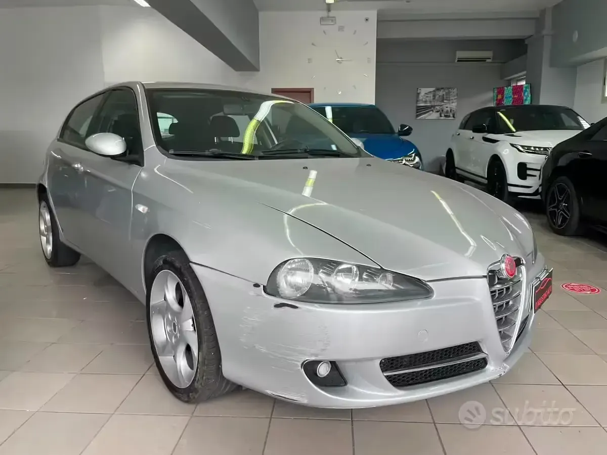 Usata Alfa Romeo 147 120 CV (88 kW) 2007 Grigio Utilitaria