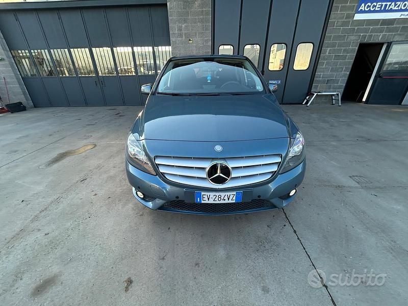 Usata Mercedes B160 Premium 89 CV (65 kW) 2014 Blu Monovolume