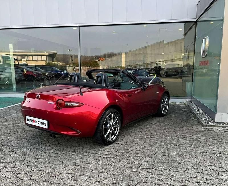 Usata Mazda MX5 Exclusive-Line 184 CV (135 kW) 2024 Rosso Cabrio