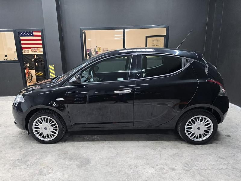 Usata Lancia Ypsilon Silver 69 CV (50 kW) 2017 Nero Utilitaria