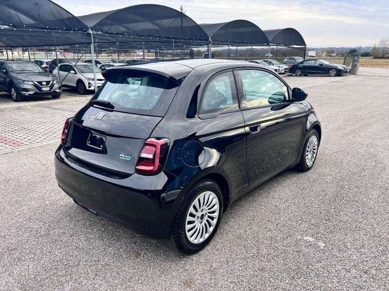 Usata Fiat 500e Action 86 kW (118 CV) 2022 Nero Berlina