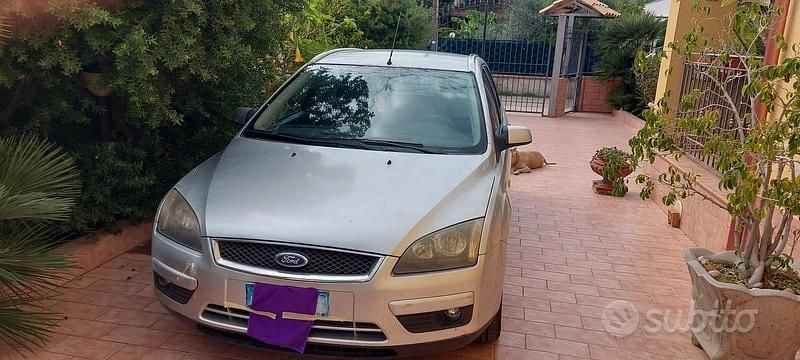 Usata Ford Focus 90 CV (66 kW) 2008 Grigio Station wagon