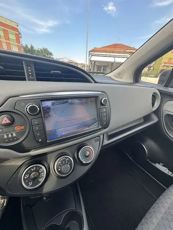 Usata Toyota Yaris Active 69 CV (50 kW) 2016 Nero Berlina