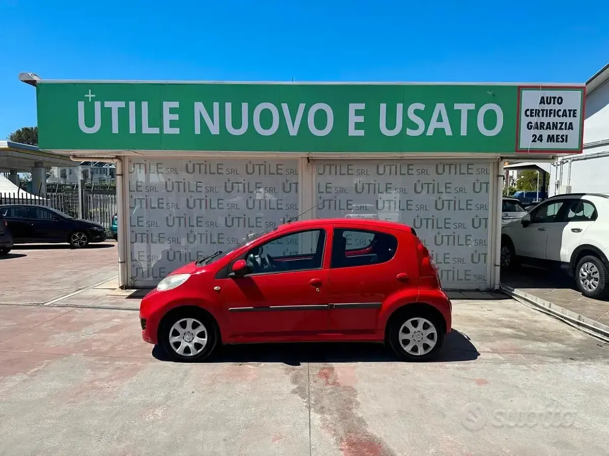 Käytetty Peugeot 107 68 HP (50 kW) 2010 Punainen Viistoperä