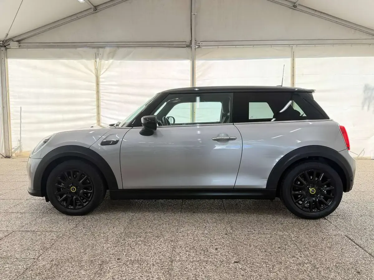 Usata Mini Cooper SE Classic 75 kW (102 CV) 2023 Argento Utilitaria