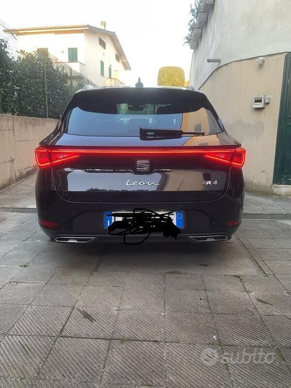 Usata Seat Leon FR 150 CV (110 kW) 2022 Nero Station wagon