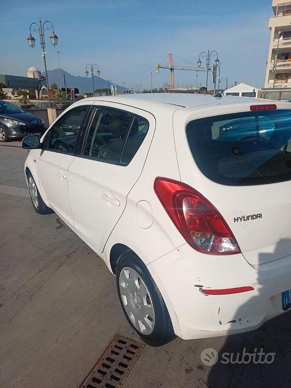 Usata Hyundai i20 Classic 77 CV (56 kW) 2013 Bianco Utilitaria