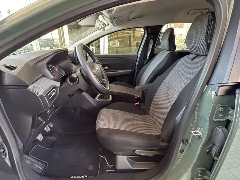 Usata Dacia Jogger Expression 101 CV (74 kW) 2024 Verde Monovolume