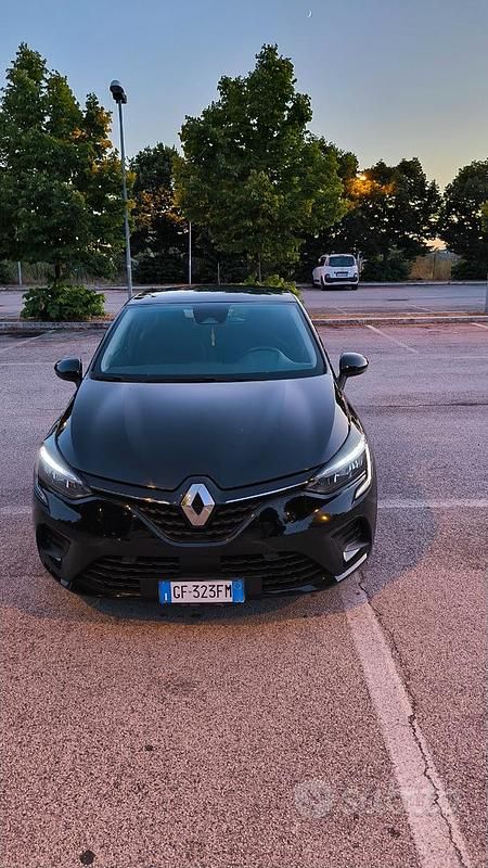 Usata Renault Clio V 101 CV (74 kW) 2021 Nero Utilitaria