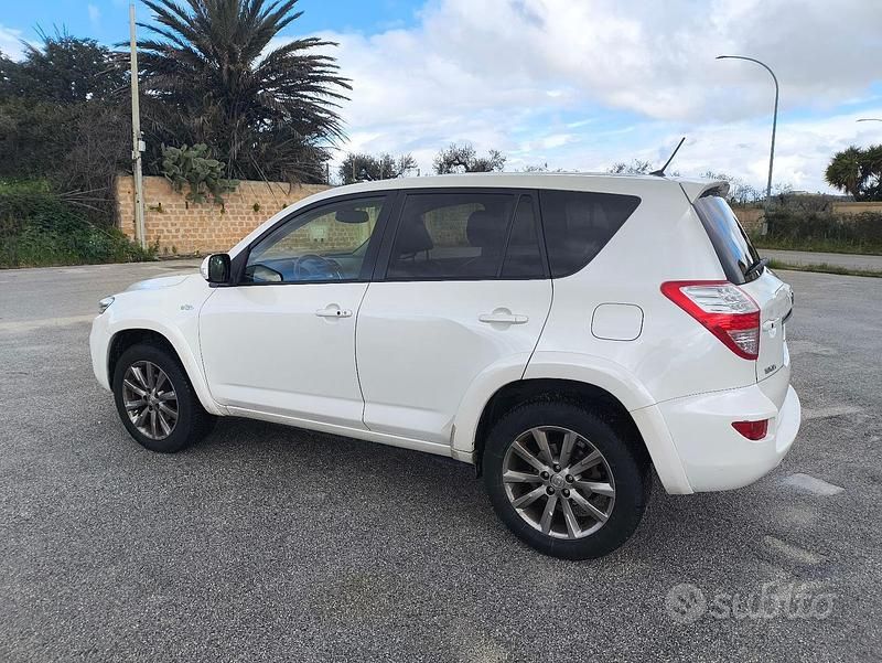 Usata Toyota RAV4 150 CV (110 kW) 2013 Bianco SUV