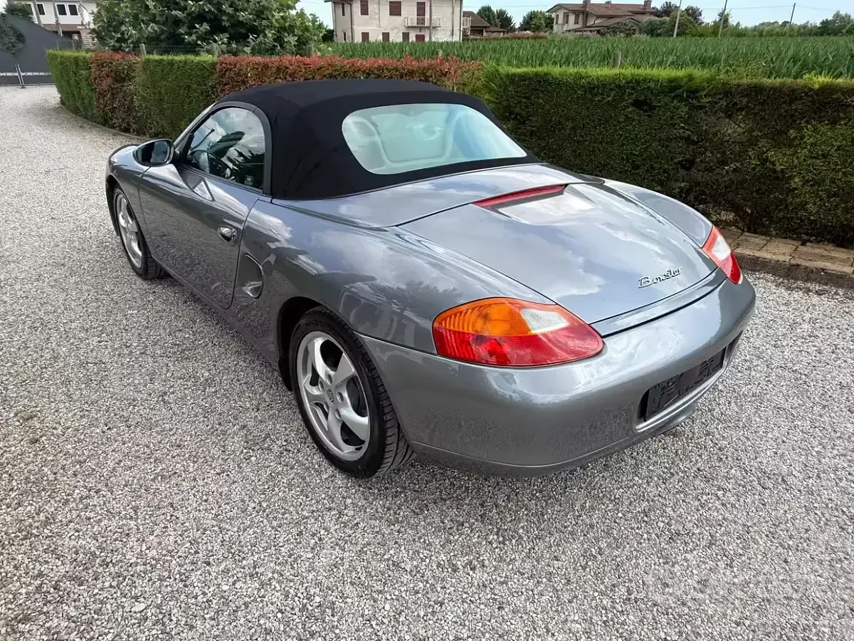 Usata Porsche Boxster 220 CV (161 kW) 2001 Grigio Cabrio