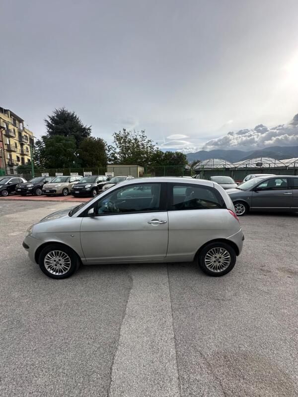 Usata Lancia Ypsilon 60 CV (44 kW) 2004 Grigio Utilitaria
