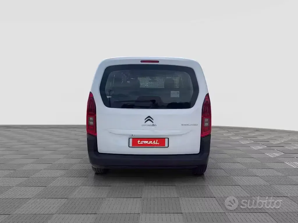 Usata Citroën Berlingo Start 131 CV (96 kW) 2023 Kaolin white Monovolume