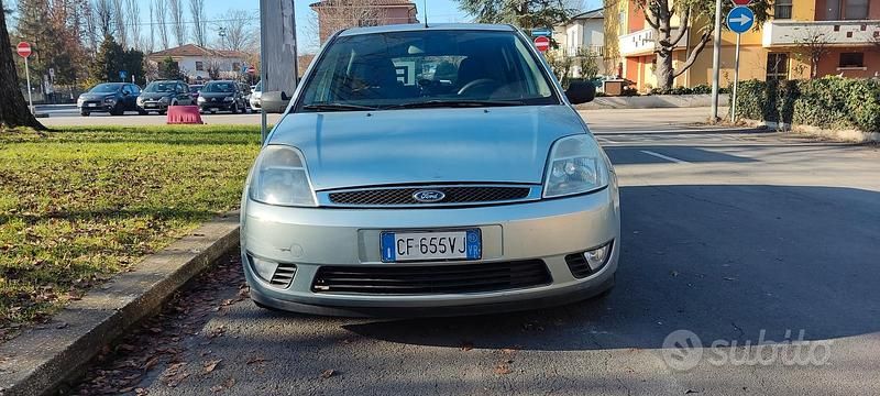Usata Ford Fiesta Ghia 2003 Utilitaria