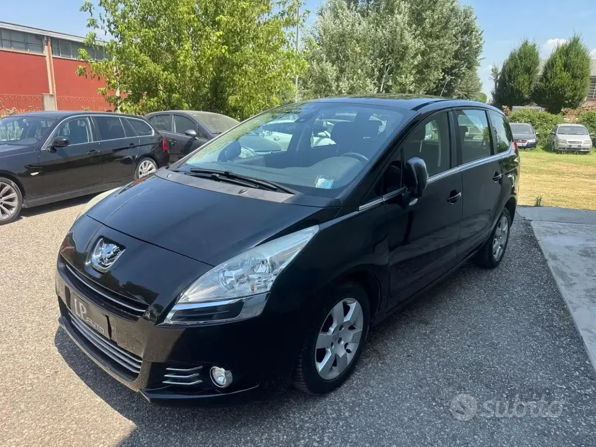 Usata Peugeot 5008 Active 112 CV (82 kW) 2012 Nero Monovolume