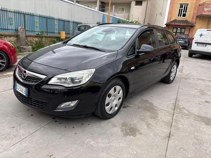 Usata Opel Astra 110 CV (80 kW) 2011 Nero Station wagon