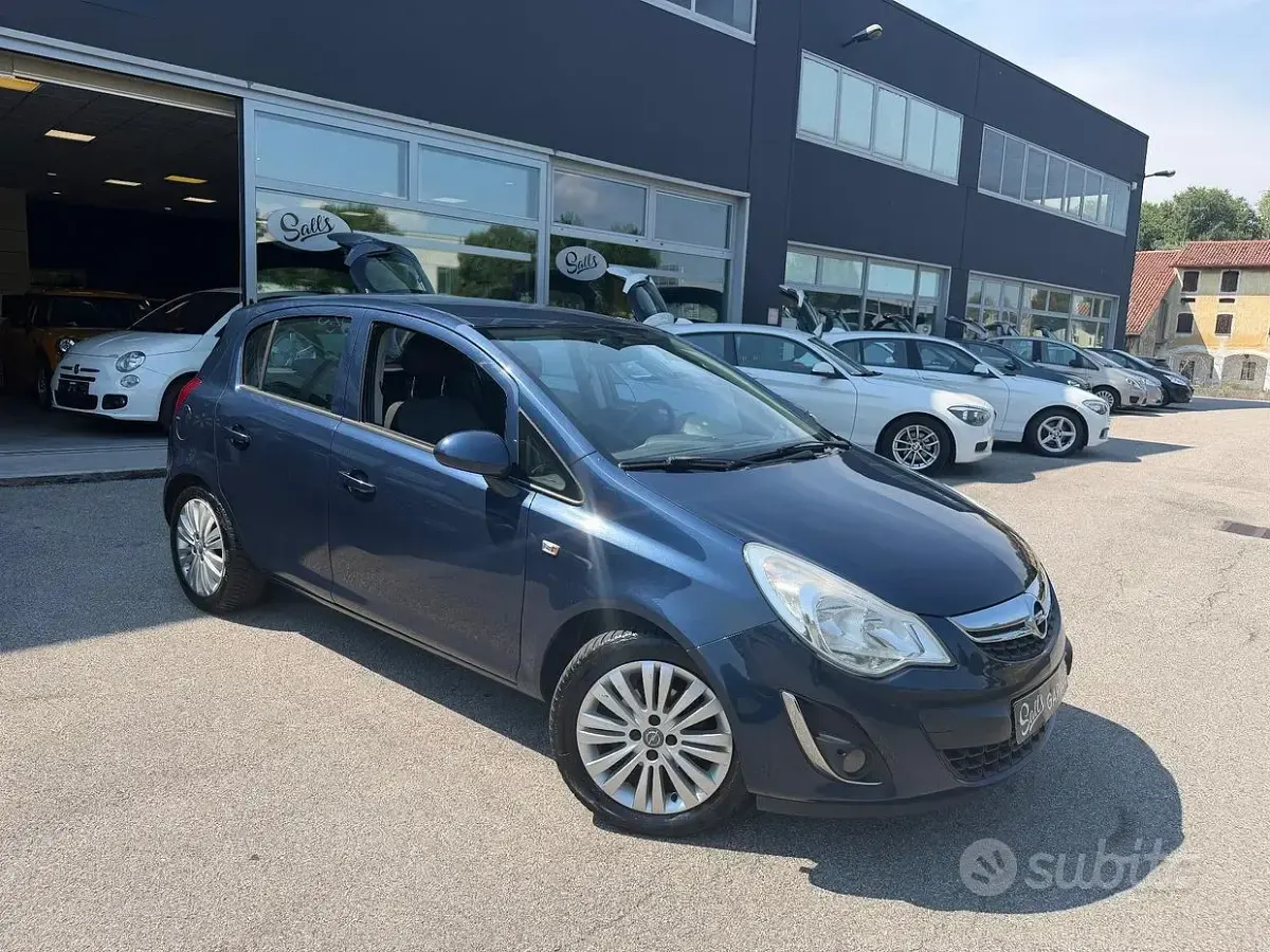 Usata Opel Corsa 85 CV (62 kW) 2011 Bluazzurro Utilitaria