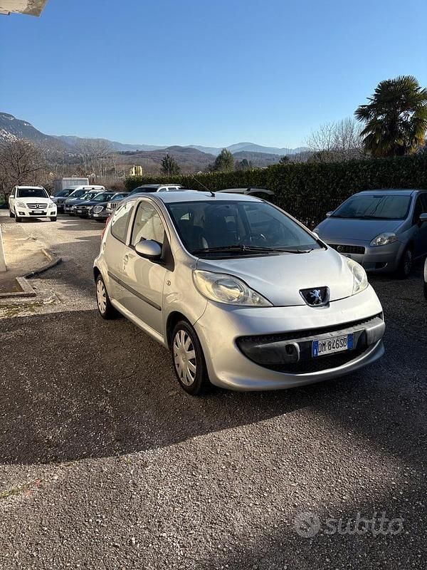 Usata Peugeot 107 68 CV (50 kW) 2008 Grigio Utilitaria